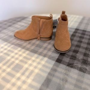 Brand Toddler girls new Cat&Jack cognac/onyx suede booties size 9